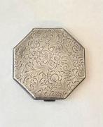 Beautiful powder box floral decor 835 silver Lutz & Weiss, Ophalen of Verzenden, Zilver