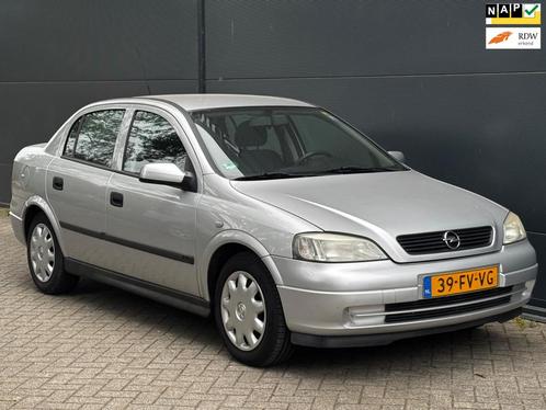 Opel Astra 1.6 Club NW APK Rijdt schakelt goed. TREKHAAK, Auto's, Opel, Bedrijf, Te koop, Astra, ABS, Airbags, Centrale vergrendeling