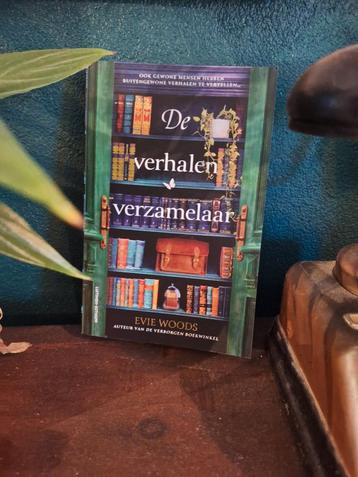De verhalenverzamelaar – Evie Woods (NL softcover) beschikbaar voor biedingen