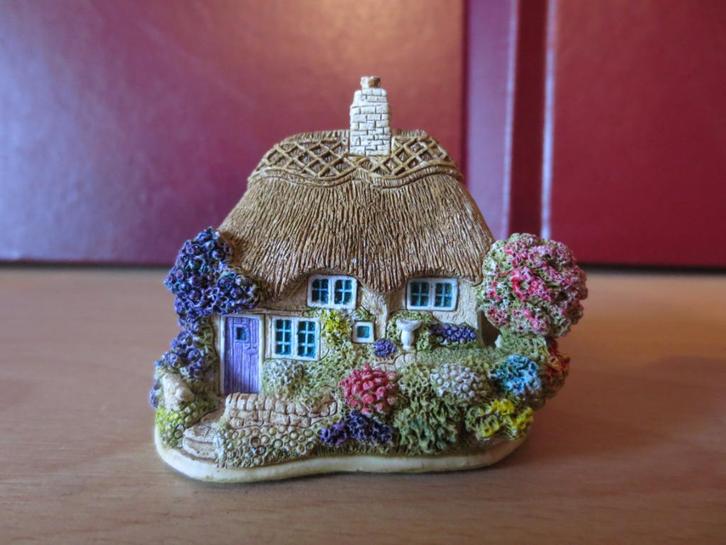 Lilliput Lane - Violets are Blue, Verzamelen, Beelden en Beeldjes, Zo goed als nieuw, Overige typen, Ophalen of Verzenden