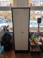 Metalen lockerkast met hanggedeelte en planken., Ophalen, Gebruikt, Industrieel
