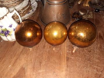 Drie antieke gouden ballen voor Friese klok beschikbaar voor biedingen