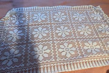 Fijn retro gehaakt tafelkleedje wit katoen 140x80 beschikbaar voor biedingen