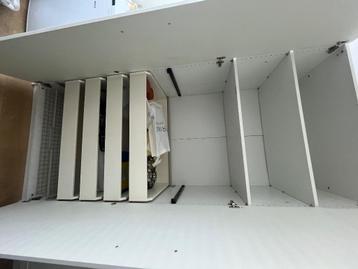 Mooie kleding kast met hang en laden 