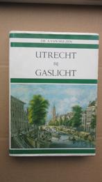 Utrecht bij gaslicht, Boeken, Geschiedenis | Stad en Regio, Ophalen of Verzenden, Zo goed als nieuw
