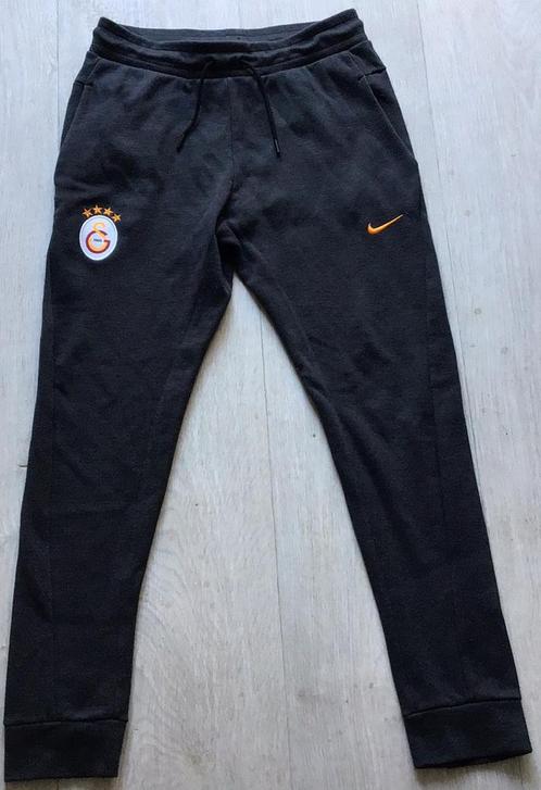 Nike trainingsbroek maat S, Kleding | Heren, Sportkleding, Zo goed als nieuw, Algemeen, Maat 46 (S) of kleiner, Zwart, Ophalen of Verzenden