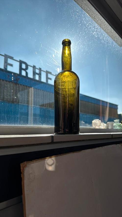 Bodemvondst 18e Groen fles mondgeblaze aangebrachte lose lip, Antiek en Kunst, Antiek | Glas en Kristal, Verzenden