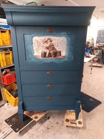 Oude secretaire opgeknapt
