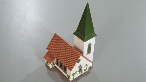 H0 FALLER kerk 130240 gebouwd met veel oog voor details, Hobby en Vrije tijd, Modeltreinen | H0, Zo goed als nieuw, Brug, Tunnel of Gebouw