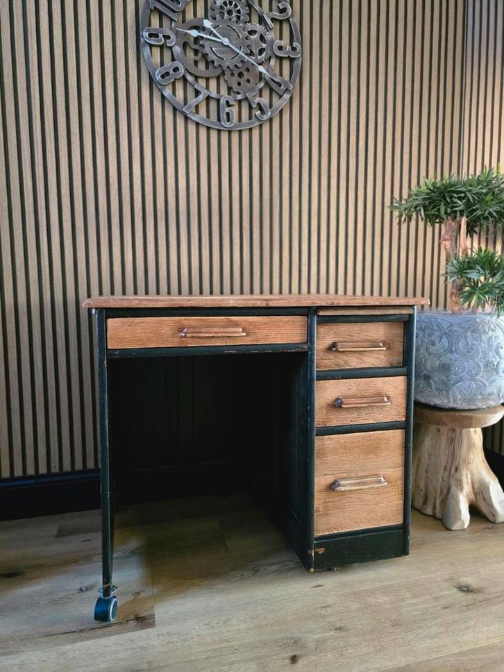 Vintage Bureau, voor een symbolisch Bedrag., Huis en Inrichting, Bureaus, Ophalen