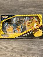 Pikachu vmax premium collection, Ophalen, Zo goed als nieuw