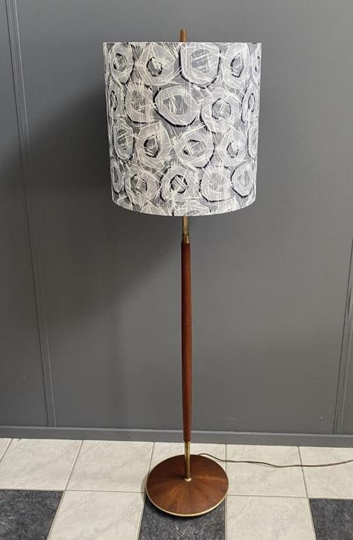 60 jaren Teak met messing vloerlamp grijs zwarte donut kap, Huis en Inrichting, Lampen | Vloerlampen, Gebruikt, 150 tot 200 cm