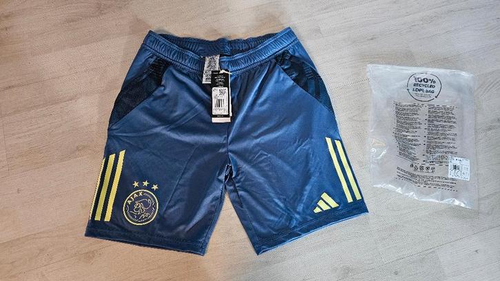 Ajax Training Short! Seizoen 24/25! Mt S! NIEUW!, Kleding | Heren, Sportkleding, Nieuw, Voetbal, Rood, Ophalen of Verzenden