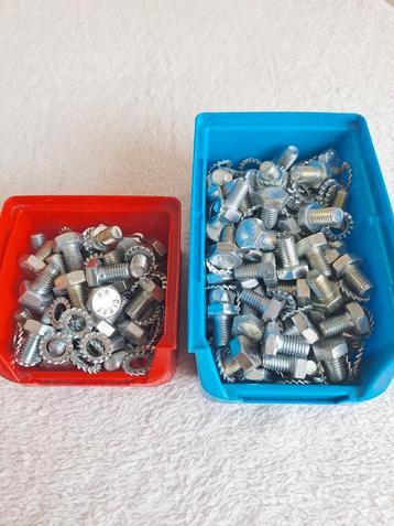 Zeskantbout  M8 x 16 mm ...150 stuks beschikbaar voor biedingen