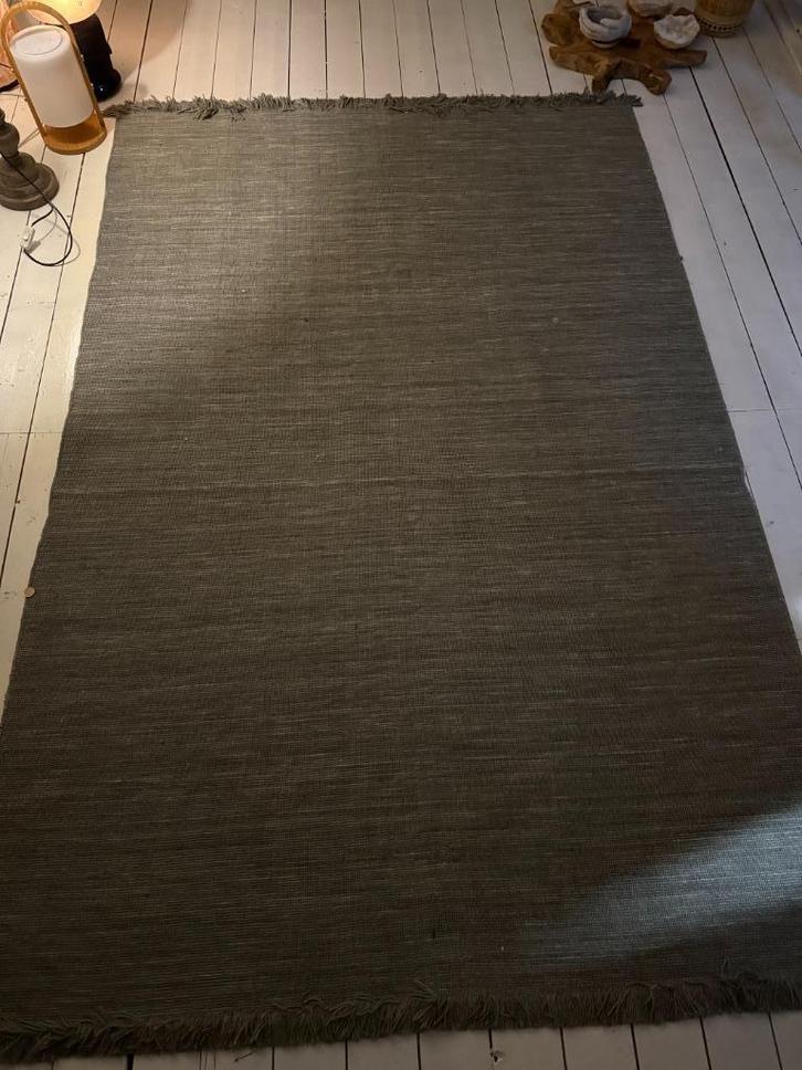 Prachtig handgemaakt groen vloerkleed, Huis en Inrichting, Stoffering | Tapijten en Kleden, Zo goed als nieuw, 150 tot 200 cm