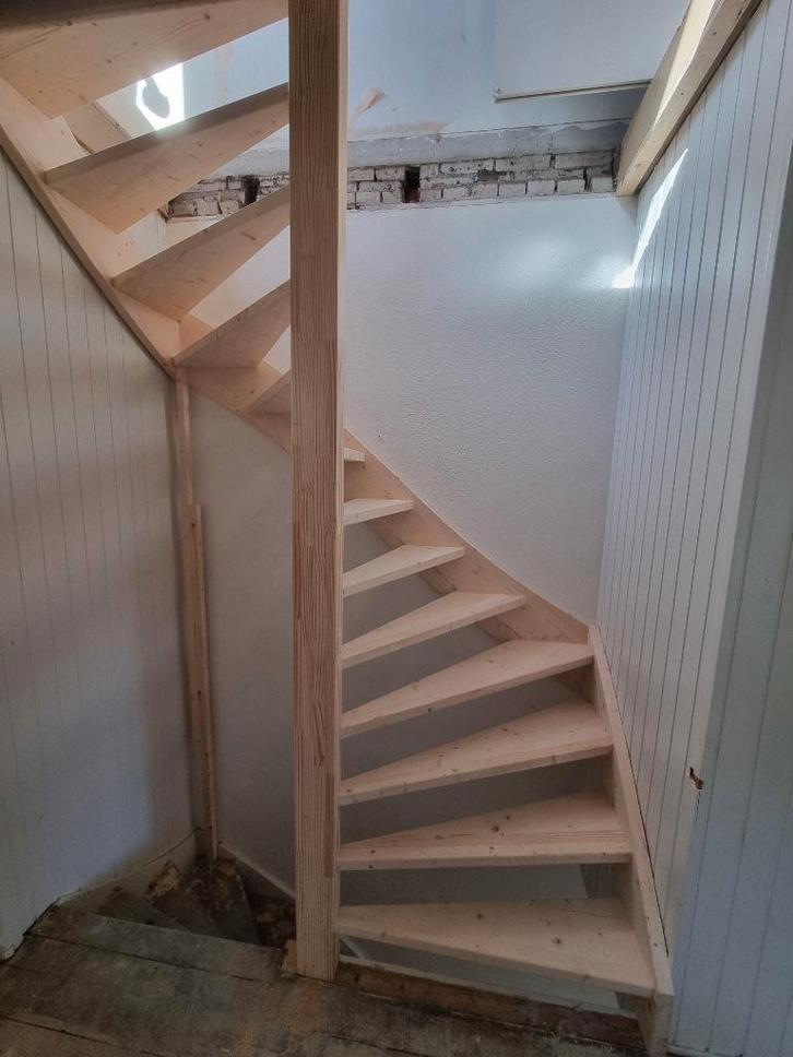 GOEDKOPE HALFSLAG BOUWPAKKET TRAPPEN VOOR 800 EURO!!, Doe-het-zelf en Verbouw, Ladders en Trappen, Nieuw, Trap, 2 tot 4 meter