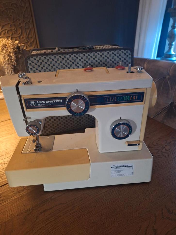 Lewenstein Nelson 2107 Naaimachine, Hobby en Vrije tijd, Naaimachines en Toebehoren, Gebruikt, Naaimachine, Lewenstein, Ophalen