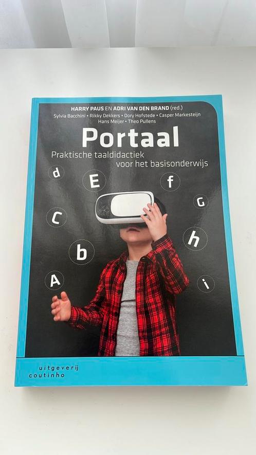 Adri van den Brand - Portaal, Boeken, Wetenschap, Zo goed als nieuw, Sociale wetenschap, Ophalen