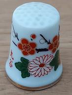 VINGERHOEDJE MET BLOEMEN, Verzamelen, Vingerhoedjes, Verzenden, Zo goed als nieuw, Porselein