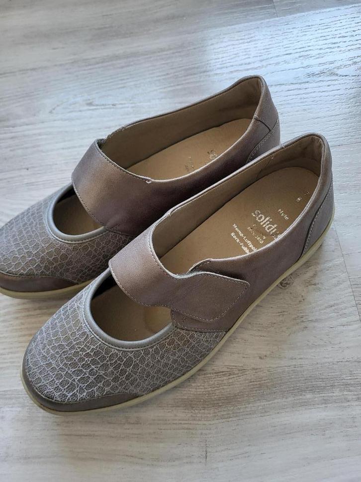 Solidus 6 1/2 beige schoen met klittenband, Kleding | Dames, Schoenen, Nieuw, Sneakers of Gympen, Beige, Verzenden