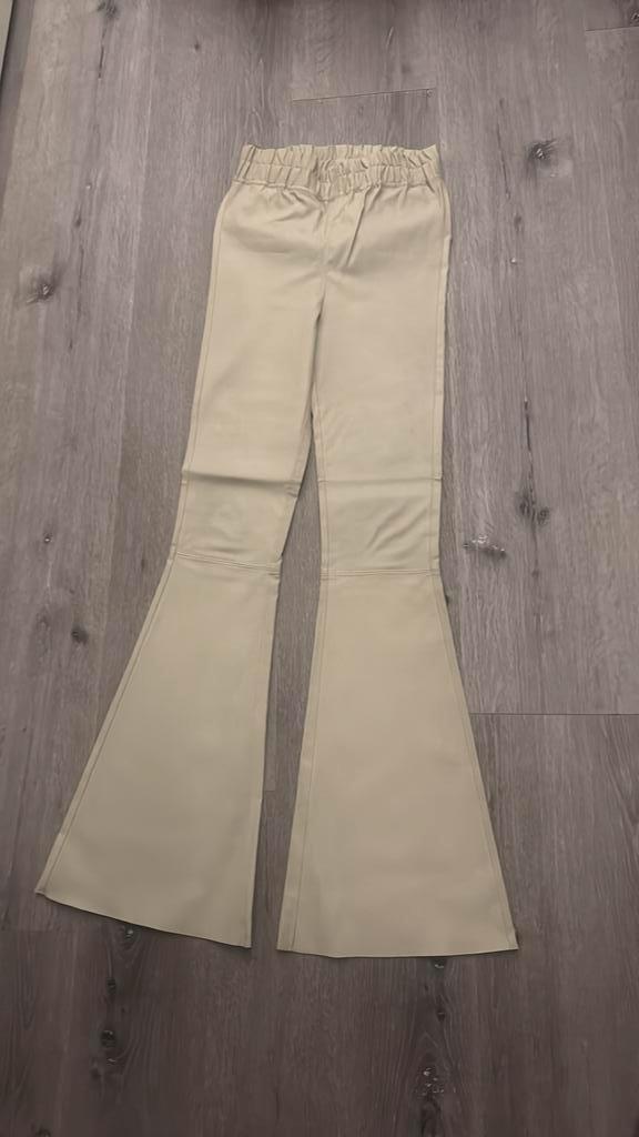 Echt leren flared broek van Est Seven xs stretch leer, Kleding | Dames, Broeken en Pantalons, Zo goed als nieuw, Maat 34 (XS) of kleiner