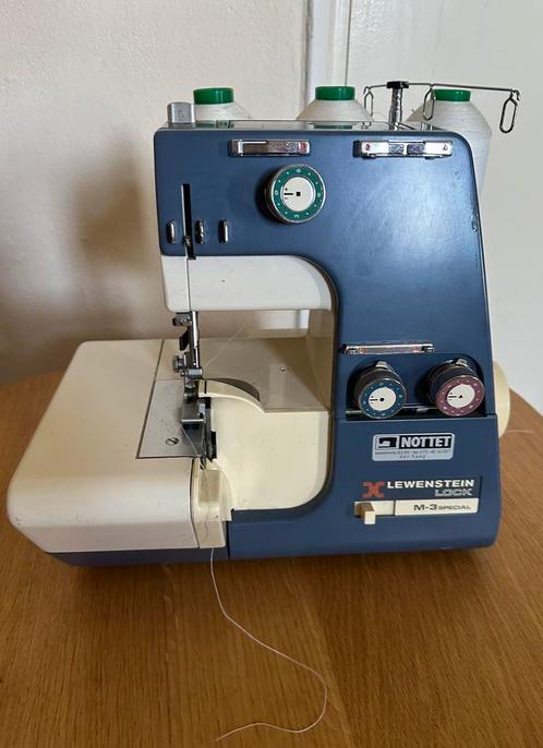 Lewenstein M-3 Lockmachine, Hobby en Vrije tijd, Naaimachines en Toebehoren, Zo goed als nieuw, Lockmachine, Ophalen of Verzenden