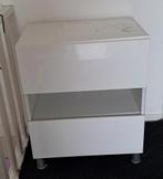 Kastje op metalen poten, Ophalen, Zo goed als nieuw, Glanzend