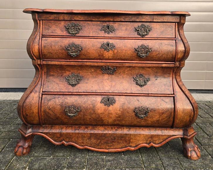 Prachtige commode, 18e eeuw, wortelnoten, Antiek en Kunst, Antiek | Meubels | Kasten, Ophalen