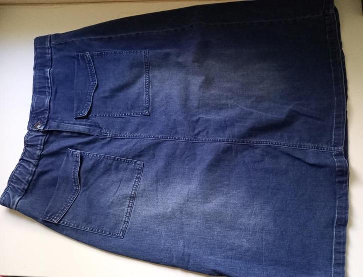 CRO mooie blauwe stoere spijkerrrok, maat 42 - 44, Kleding | Dames, Rokken, Zo goed als nieuw, Maat 42/44 (L), Blauw, Knielengte