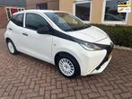 Toyota Aygo 1.0 VVT-i x-fun AIRCO ELEC RAMEN APK NAP DEALER, Voorwielaandrijving, Gebruikt, Euro 6, 4 stoelen