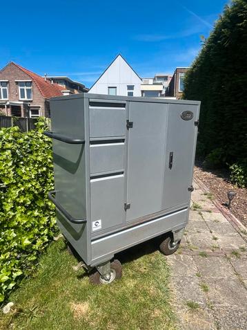 NUYTS zadelkist beschikbaar voor biedingen