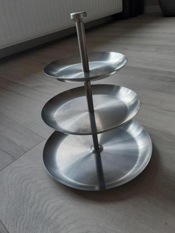 Etagere 3 lagen metaal 30 cm hoog  beschikbaar voor biedingen