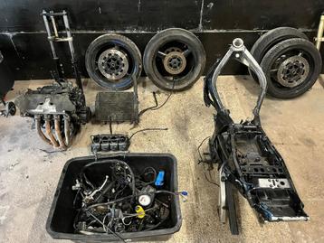 Yamaha r6 1999/2002 onderdelen  beschikbaar voor biedingen