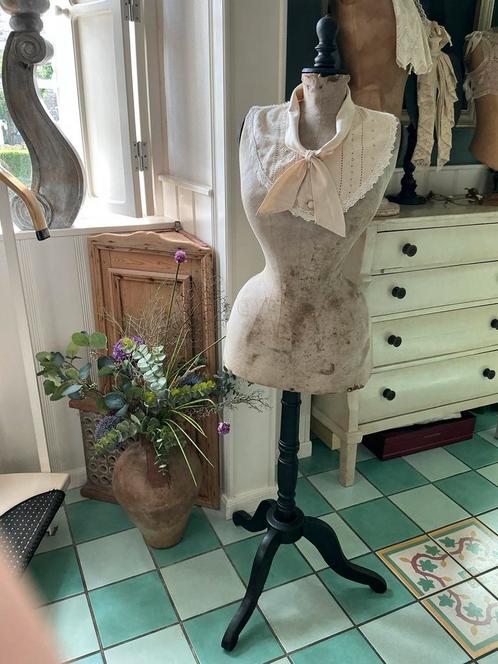 Antieke  wespentaille paspop, Antiek en Kunst, Curiosa en Brocante, Ophalen