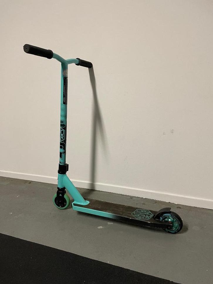 MADD GEAR stuntstep, Fietsen en Brommers, Steps, Gebruikt, Elektrische step (E-scooter), Ophalen of Verzenden