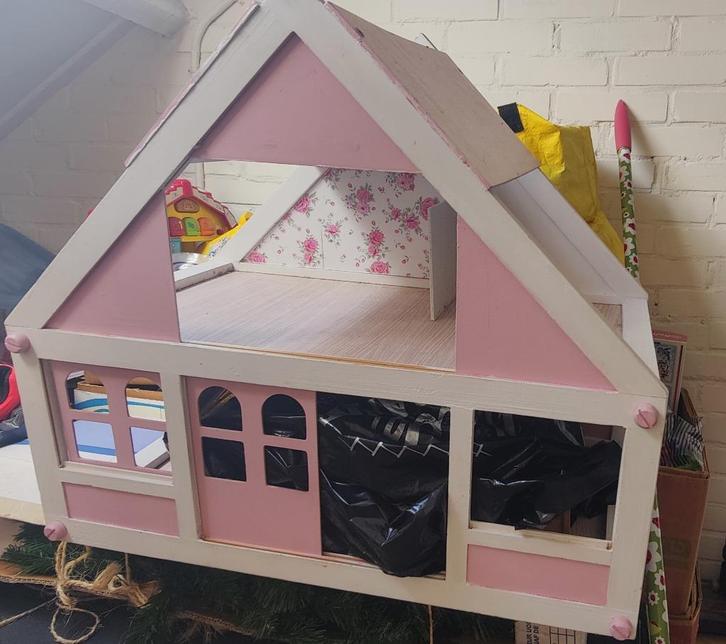 Houten poppenjuis met meubels, Verzamelen, Poppenhuizen en Toebehoren, Gebruikt, Poppenhuis, Ophalen