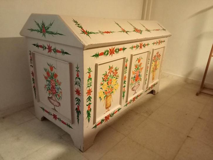 Boerenkist; later bloemrijk beschilderd, Antiek en Kunst, Kunst | Beelden en Houtsnijwerken, Ophalen