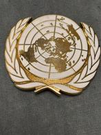 Baret embleem VN, Verzamelen, Militaria | Algemeen, Verzenden, Landmacht, Nederland, Embleem of Badge