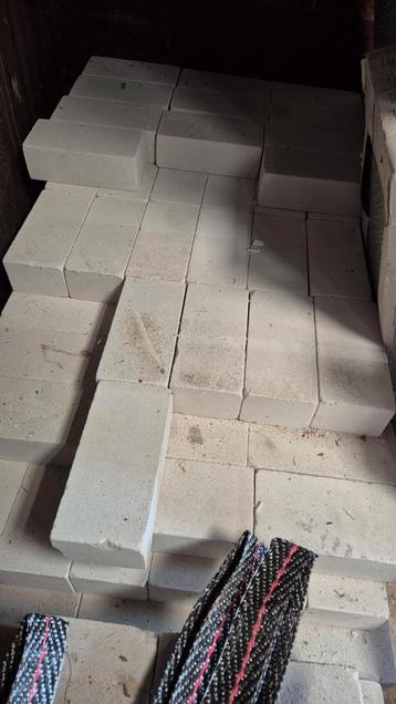 120 stuks kalkzandsteen 10x20x7 cm beschikbaar voor biedingen