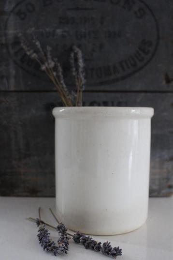 Oude brocante zalfpot off white 1Ltr. *Pronck & Praal* beschikbaar voor biedingen