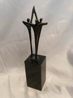 Bronzen sculptuur op marmeren sokkel - Familiebanden kunstwe, Ophalen of Verzenden