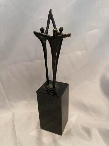 Bronzen sculptuur op marmeren sokkel - Familiebanden kunstwe beschikbaar voor biedingen