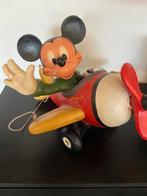 Vintage Disney Mickey Mouse in Vliegtuig Beeld, Verzamelen, Ophalen, Mickey Mouse, Gebruikt, Beeldje of Figuurtje