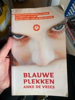 Blauwe Plekken - Anke de Vries, Ophalen of Verzenden, Gelezen, Fictie