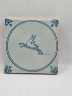 Zoldervondst antieke Makkum Tegel met Haas, Antiek en Kunst, Ophalen of Verzenden