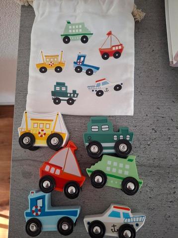 Hema houten bootjes beschikbaar voor biedingen