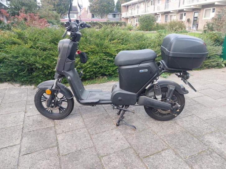 Electrische scooter  IVA, Fietsen en Brommers, Snorfietsen en Snorscooters, Zo goed als nieuw, Overige merken, Elektrisch, Ophalen