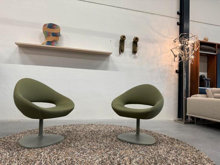 2 Nieuw Artifort Shark Lounge Draaifauteuils Groen stoel, Huis en Inrichting, Fauteuils, Nieuw, Stof, 50 tot 75 cm, 75 tot 100 cm