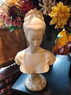 Stenen vrouwen hoofd op marmeren voet, Ophalen, Zo goed als nieuw, Mens
