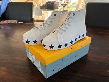 Witte Canvas sneakers maat 37 beschikbaar voor biedingen